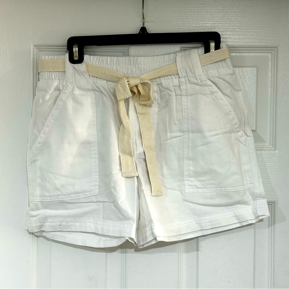 Monrow Belted White Twill Hiker Shorts with Pockets